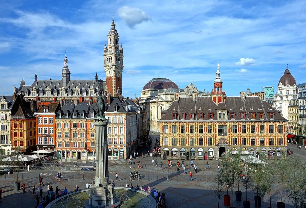 La Grand'Place de Lille, la colonne de la Déesse et la Vieille Bourse (Lille)