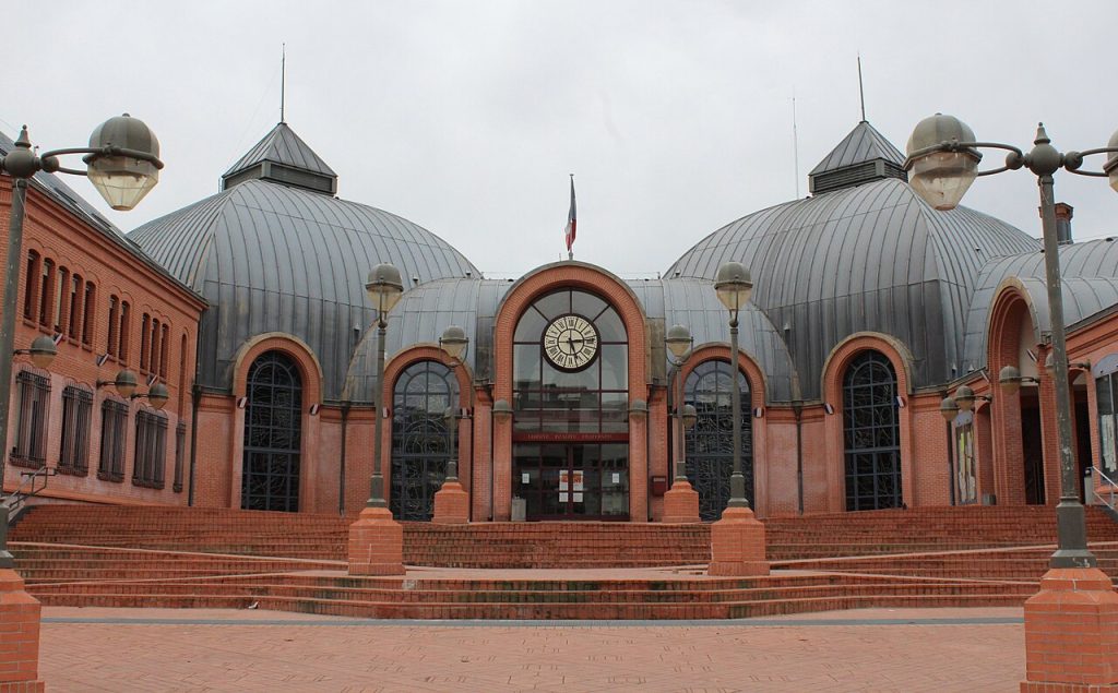 Hôtel de ville de Vitry-sur-Seine, en brique rouge avec ses dômes (Vitry-sur-Seine)